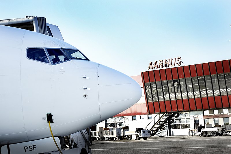 Власти Дании планируют ввести «зеленый» налог на авиапассажиров в размере 100 датских крон 